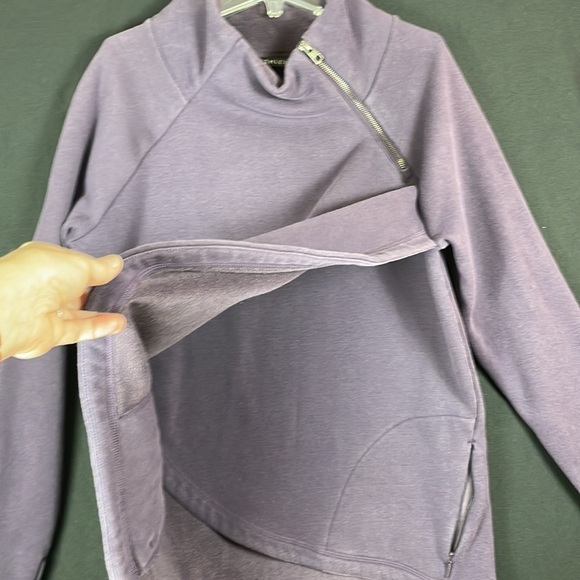 Athleta women’s purple Asymmetrical Zip Pullover medium with 2 zipper pockets - Picture 16 of 16